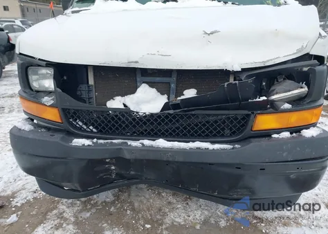 2017 Chevrolet Express 2500 Work Van z USA, uszkodzony, nr VIN 1GCWGAFF6H1178721